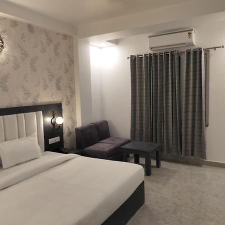 Hotel Varanasi Inn Esterno foto