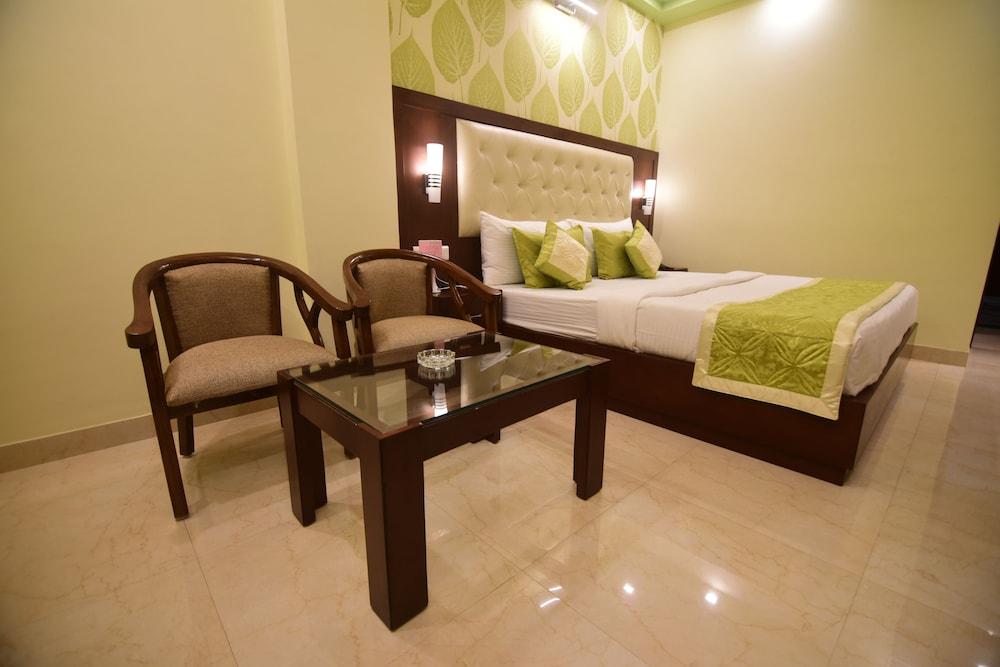 Hotel Varanasi Inn Esterno foto