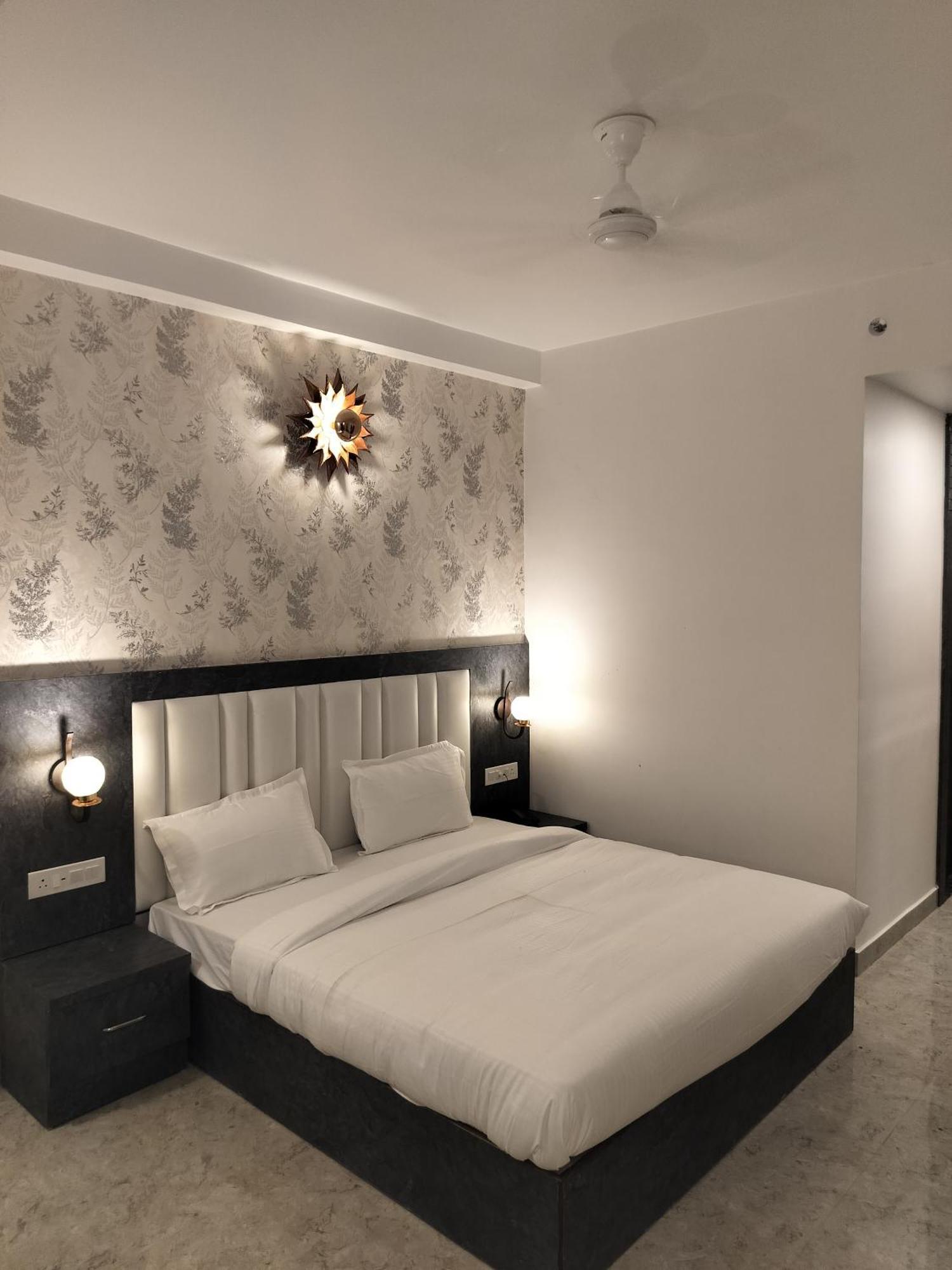 Hotel Varanasi Inn Esterno foto
