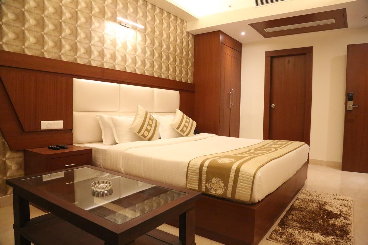 Hotel Varanasi Inn Esterno foto
