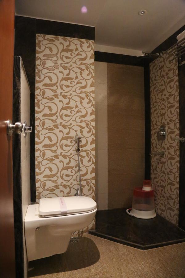 Hotel Varanasi Inn Esterno foto
