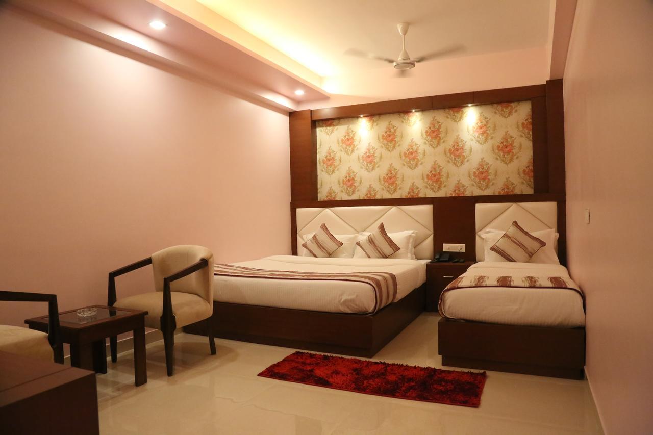 Hotel Varanasi Inn Esterno foto
