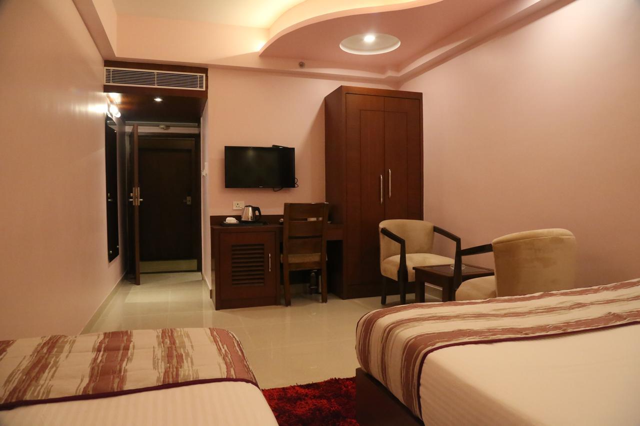 Hotel Varanasi Inn Esterno foto