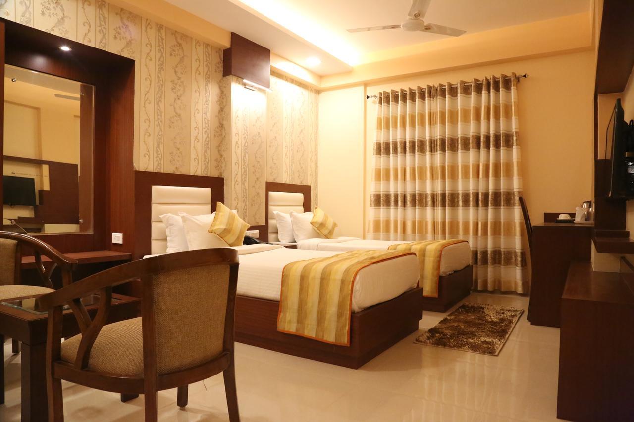 Hotel Varanasi Inn Esterno foto