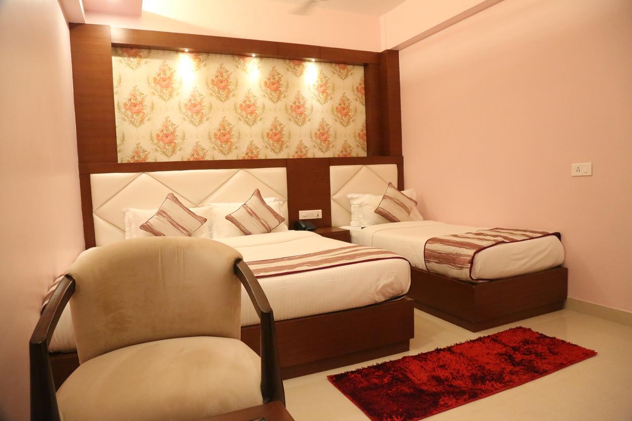 Hotel Varanasi Inn Esterno foto