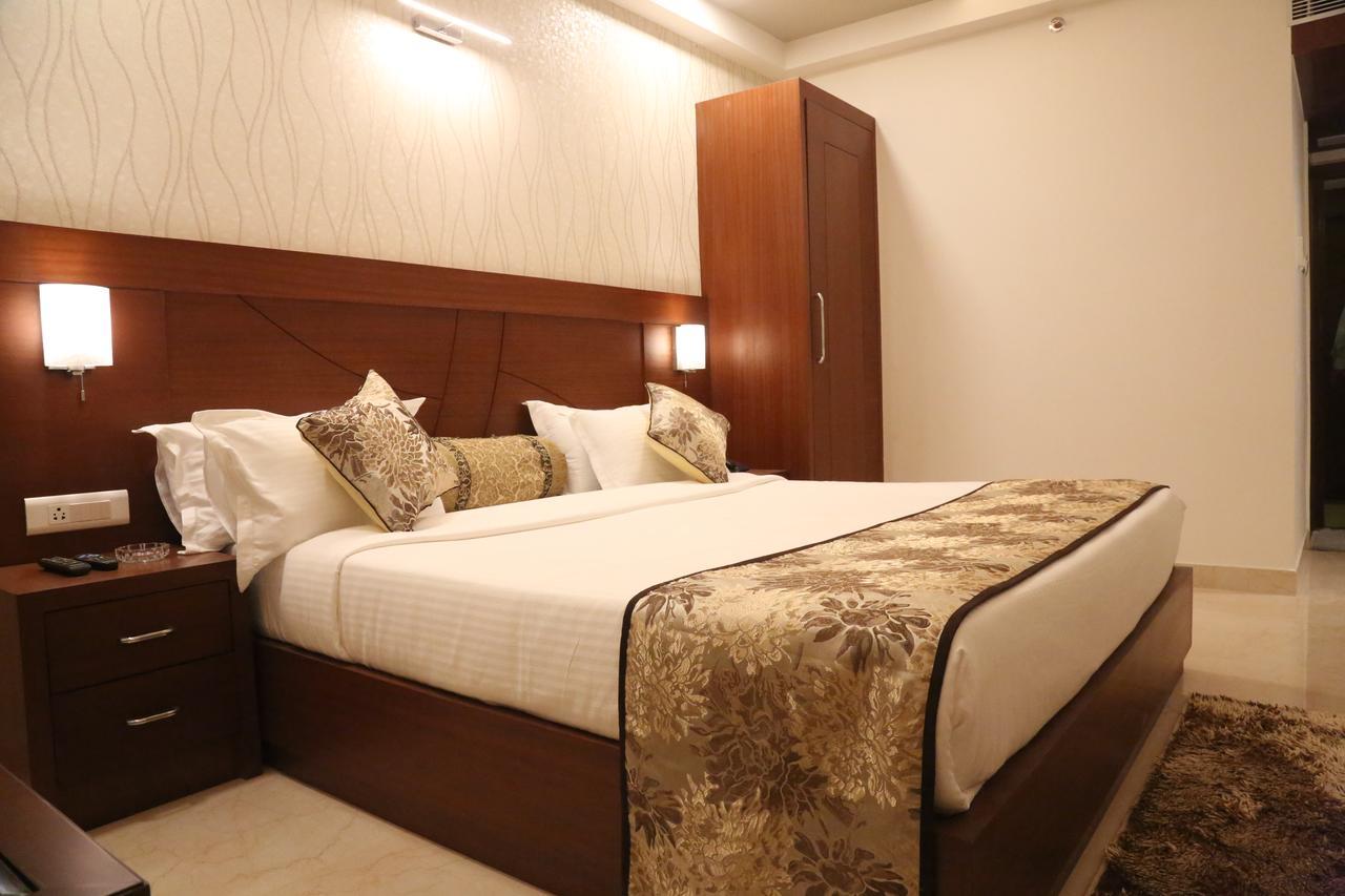 Hotel Varanasi Inn Esterno foto