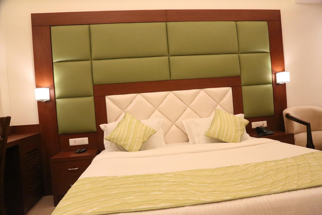 Hotel Varanasi Inn Esterno foto
