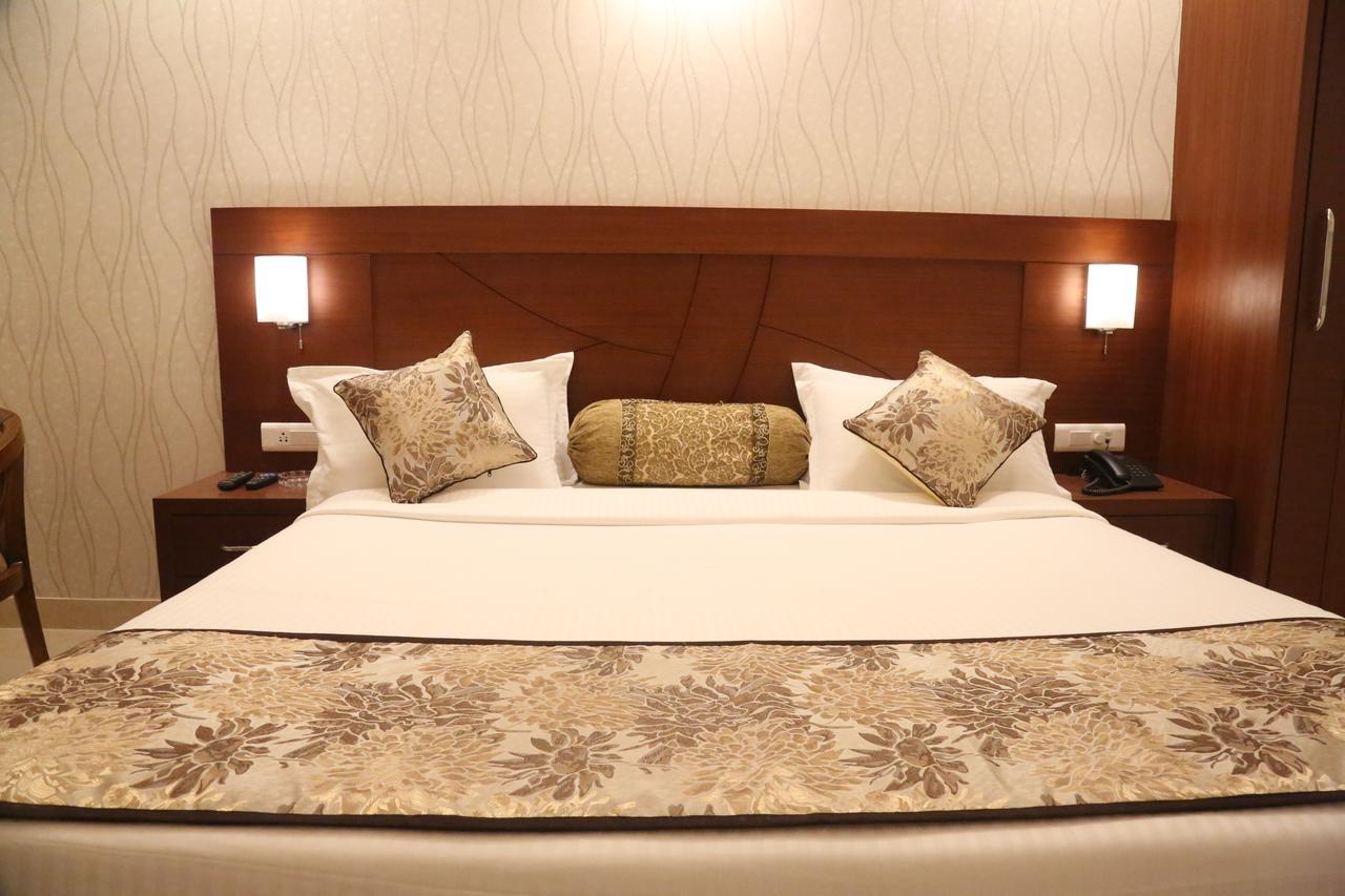 Hotel Varanasi Inn Esterno foto