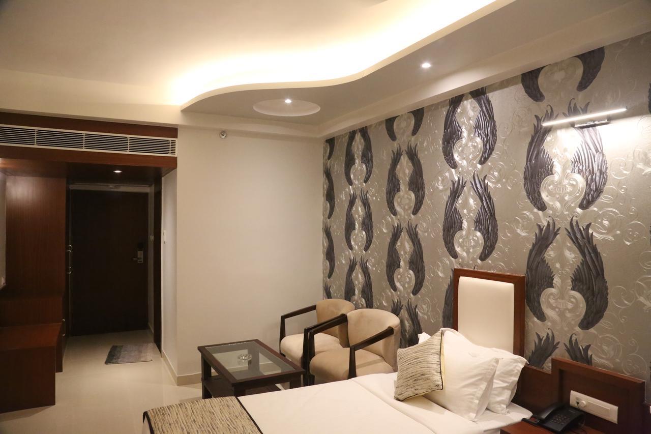 Hotel Varanasi Inn Esterno foto