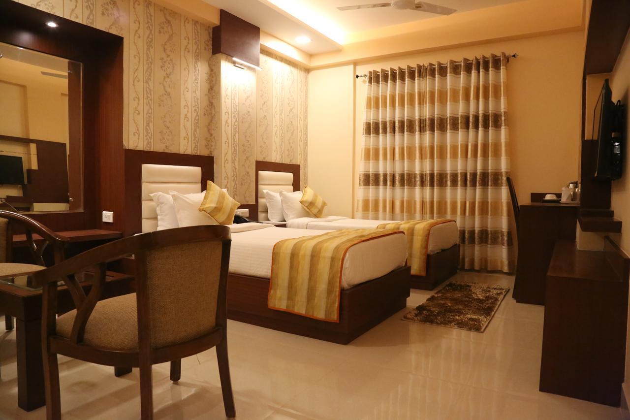 Hotel Varanasi Inn Esterno foto