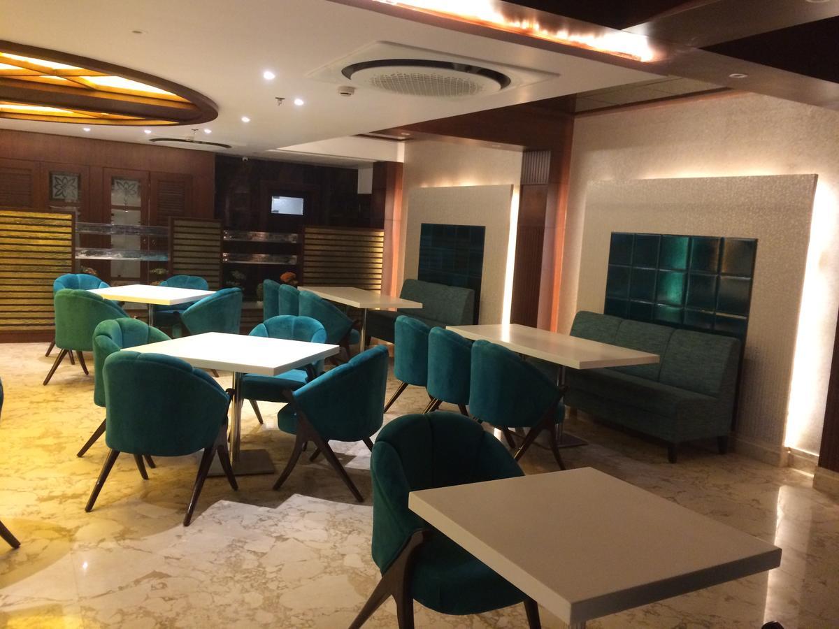 Hotel Varanasi Inn Esterno foto
