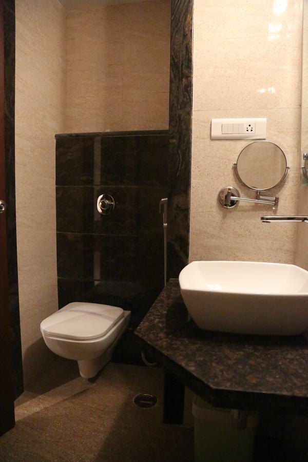 Hotel Varanasi Inn Esterno foto