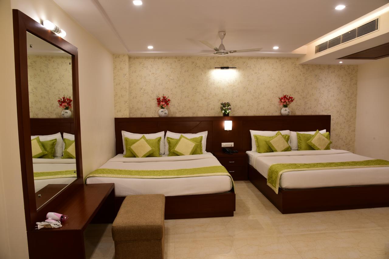 Hotel Varanasi Inn Esterno foto