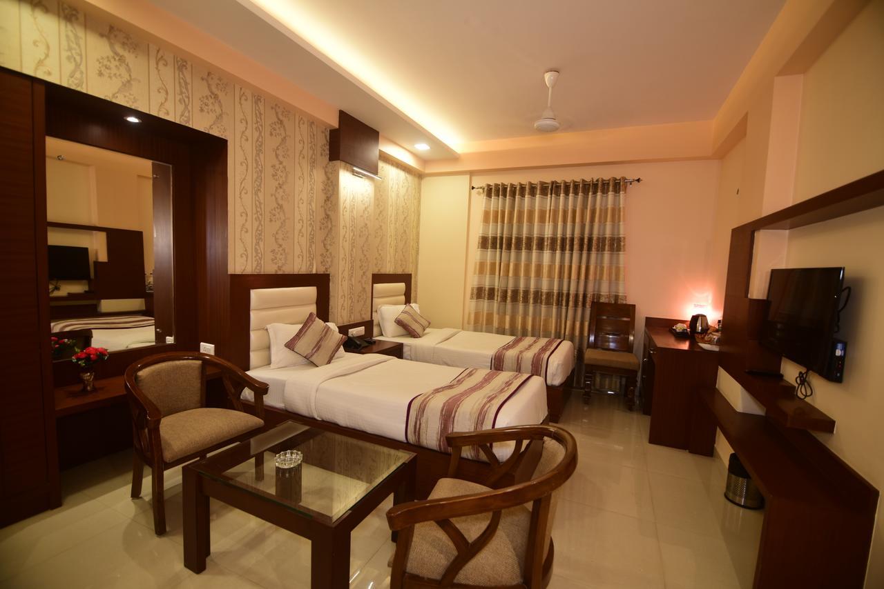 Hotel Varanasi Inn Esterno foto