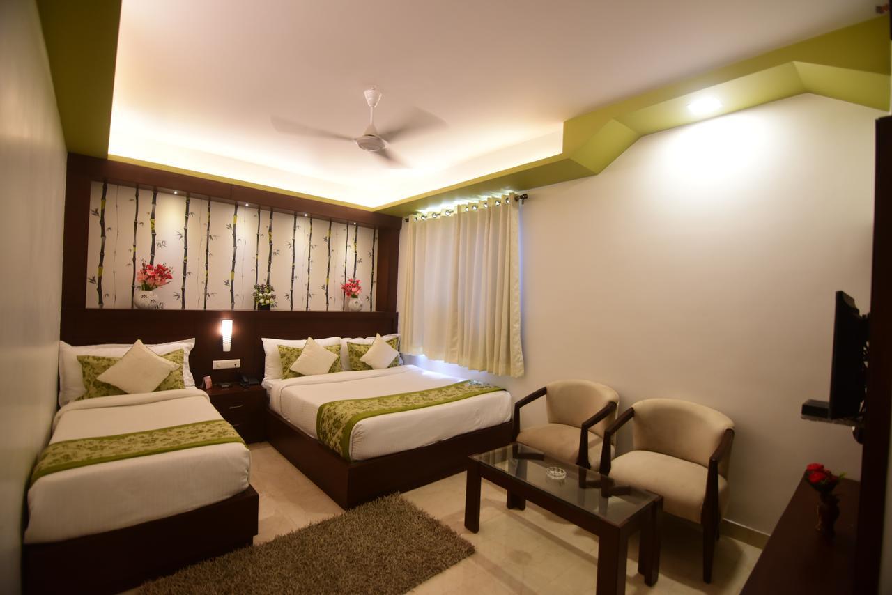 Hotel Varanasi Inn Esterno foto