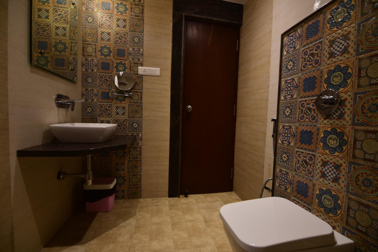 Hotel Varanasi Inn Esterno foto