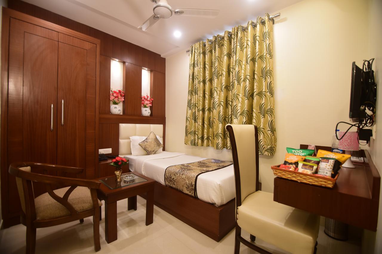 Hotel Varanasi Inn Esterno foto