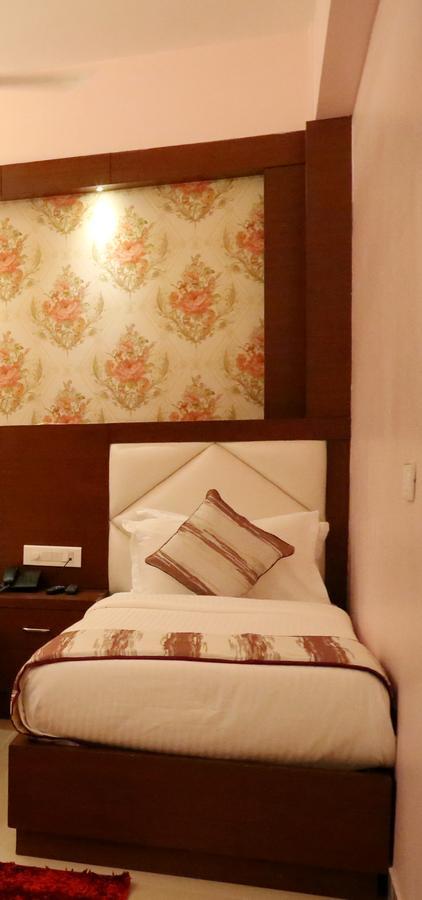 Hotel Varanasi Inn Esterno foto
